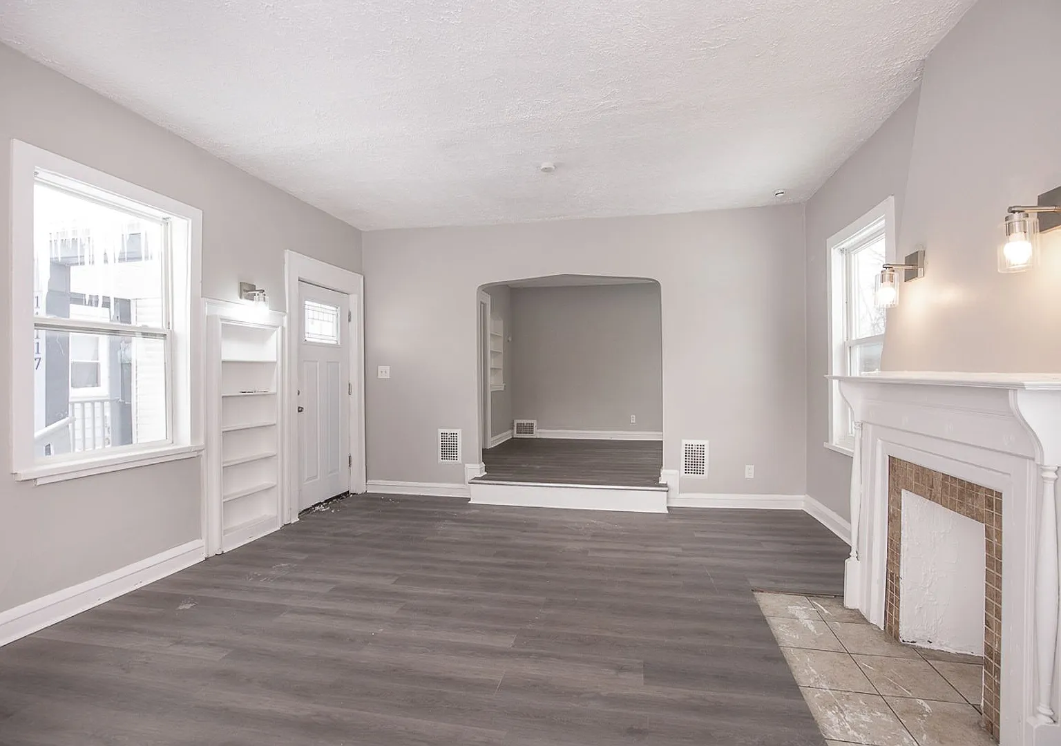 Newly Renovated! - 3 Bed, 1.5 Bath Beautiful Single- Family Home. — Photo 2