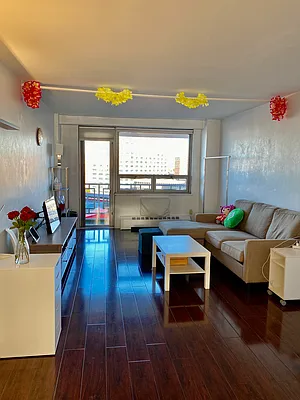 Rented by YKLL LLC | media 4