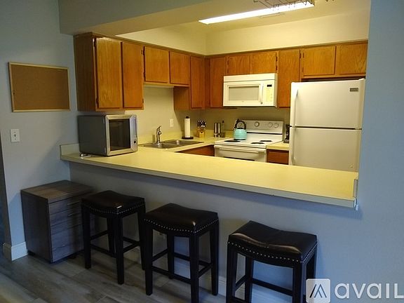 4th image of 606 Casa Park O Ct #O