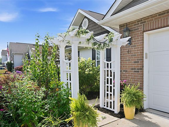 4th image of 61 Ascot Glen Dr