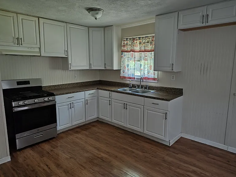 606 King St — Photo 14