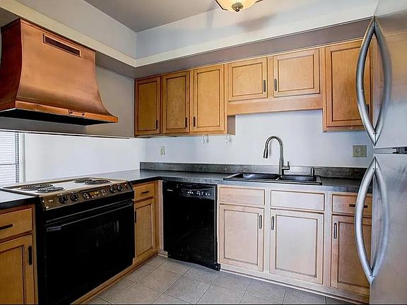 4th image of 1860 Poplar Woods Cir W
