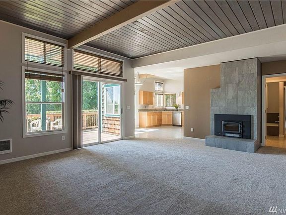 5th image of 15819 Larch Way