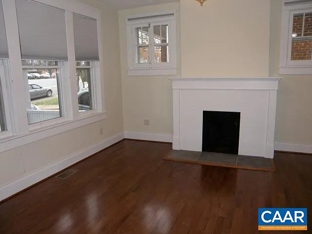 3 bed, 2.5 bath, 2600 sqft, $2,500 — Photo 3