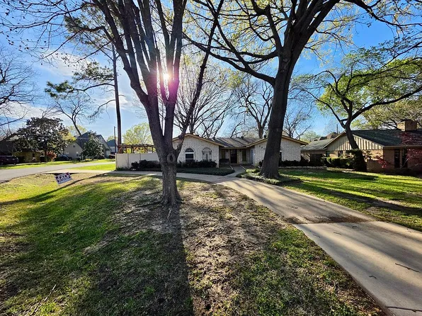 2203 Westfield St, Grand Prairie, TX 75050