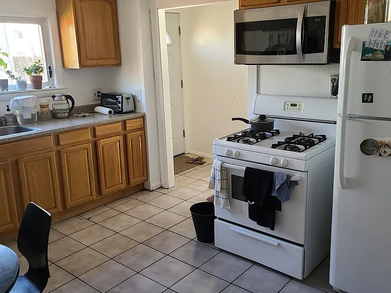 17 Hunting St #2 — Photo 4