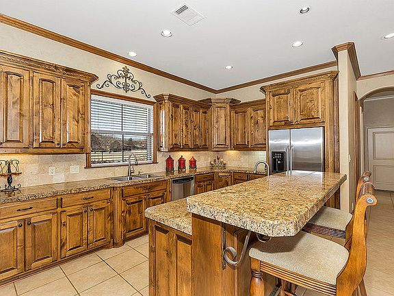 3rd image of 4011 Tracy Ln