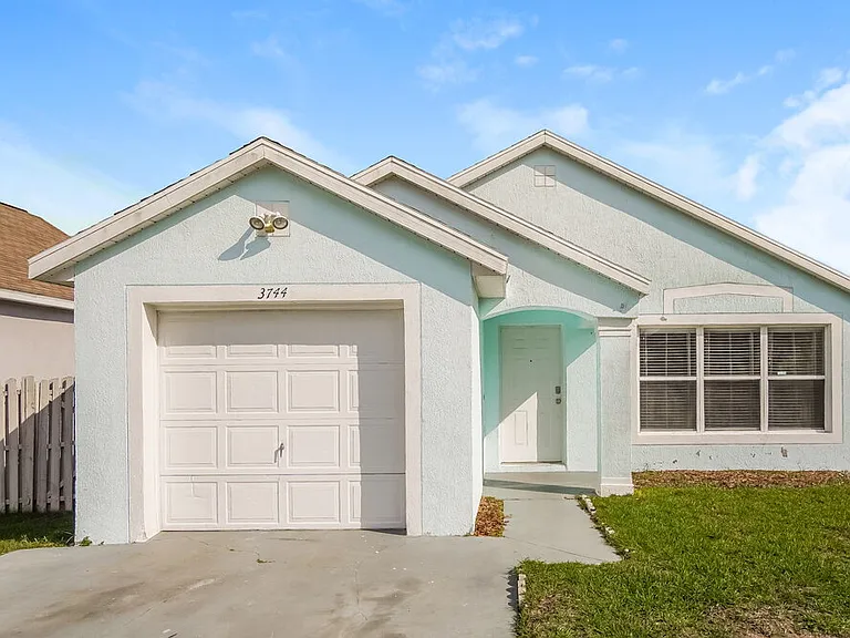 3744 Dartford Dr — Photo 1