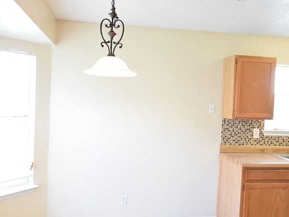 5th image of 502 Elam Cir
