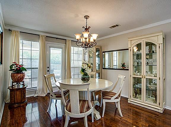 3rd image of 1655 Shores Blvd