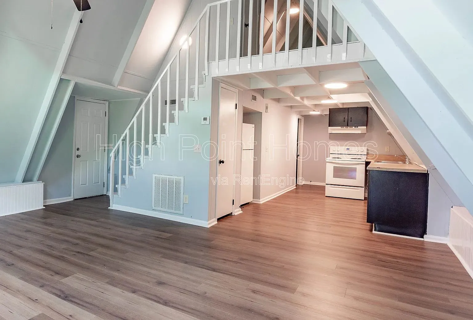 2 bed, 1.0 bath, 900 sqft, $1,075 — Photo 2