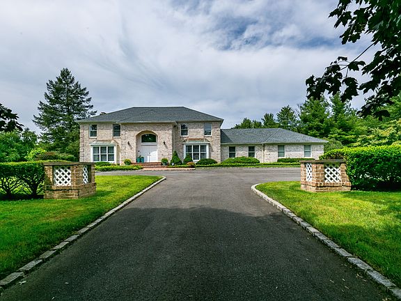 2nd image of 15 Carlisle Dr