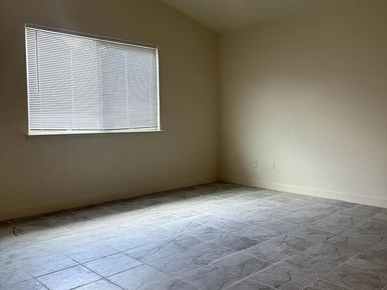 614 Barbara Ct — Photo 11