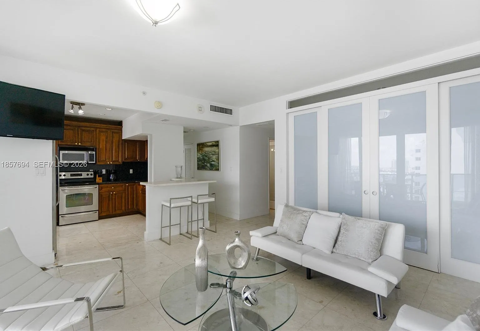 The Decoplage Condo — Photo 4