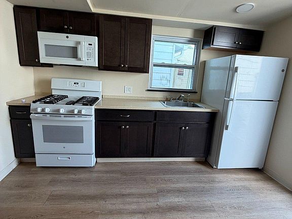 2nd image of 227 E Broad St APT 2