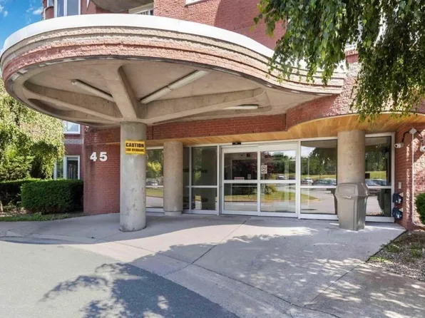 45 Vimy Ave #420, Halifax, NS B3M 4C5