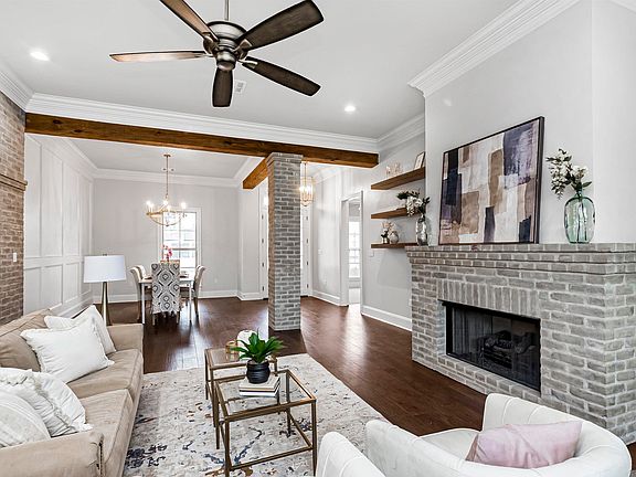 4th image of 36476 Royal Oak Dr
