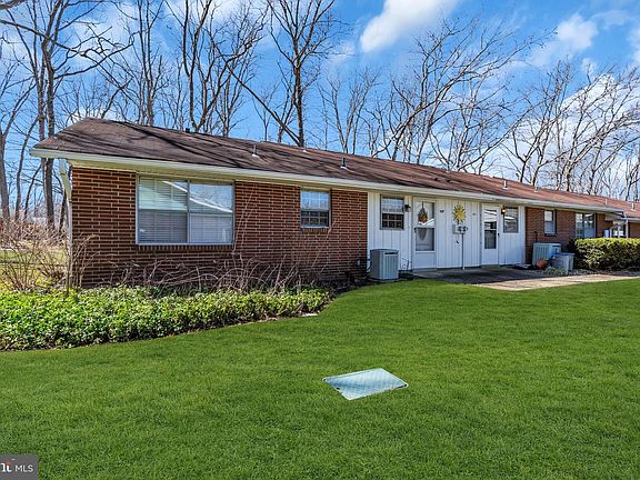 3rd image of 62 Buckingham Dr #F