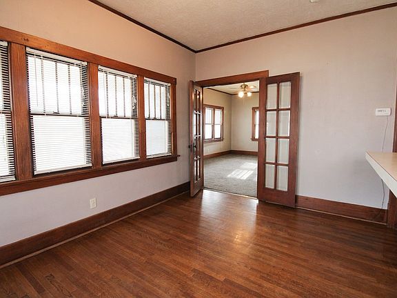 3rd image of 117 E Bond St