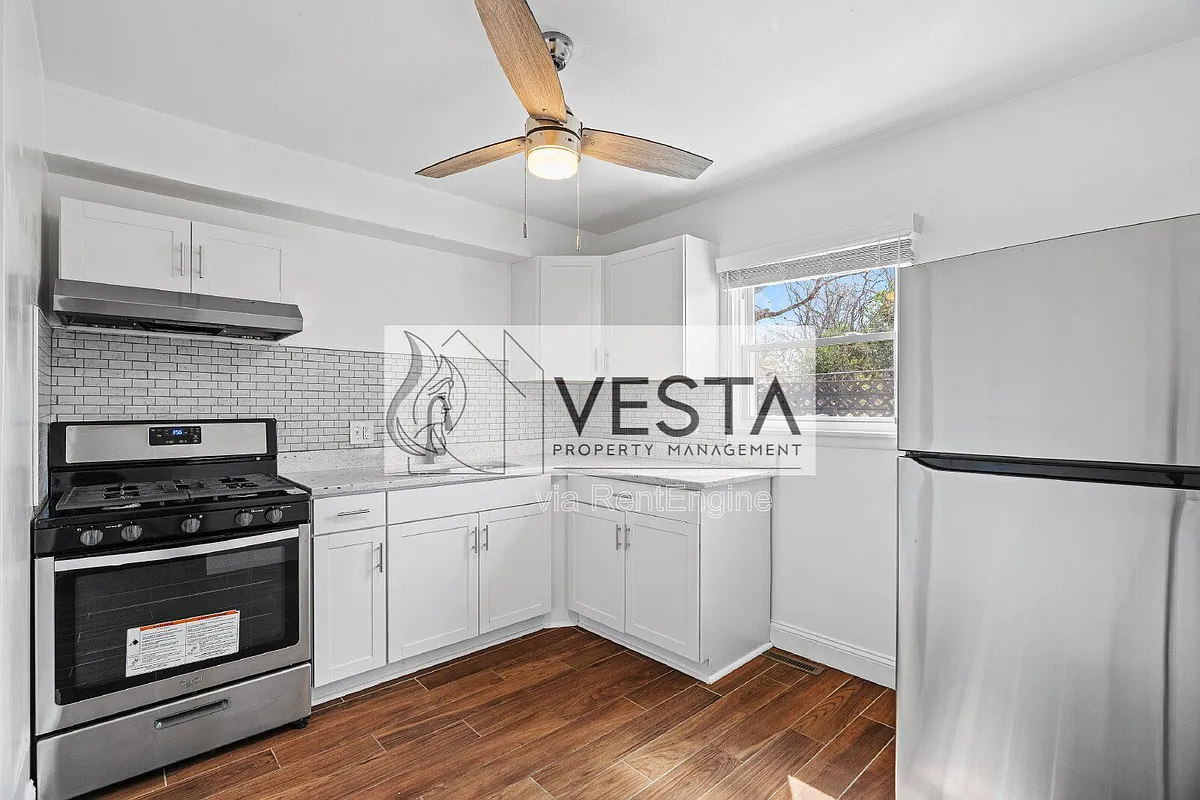 Building Photo - 6 Dogwood Ct #B
