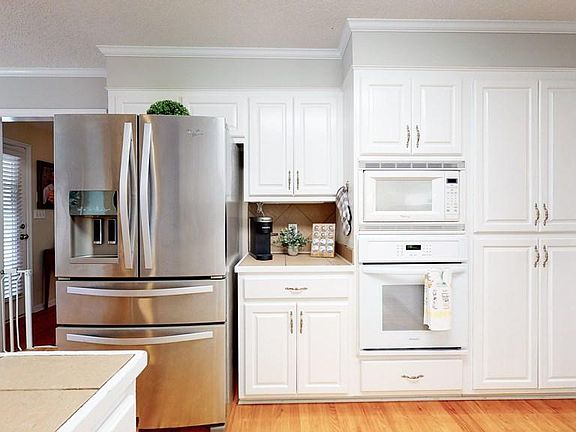 3rd image of 4158 Rivermont Dr