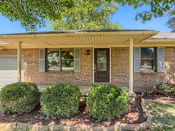 5th image of 1711 Bannerstone Dr