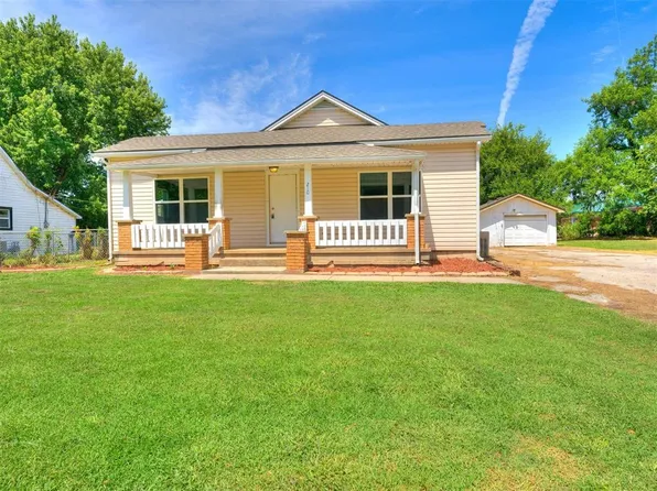 210 N 4th St, Noble, OK 73068