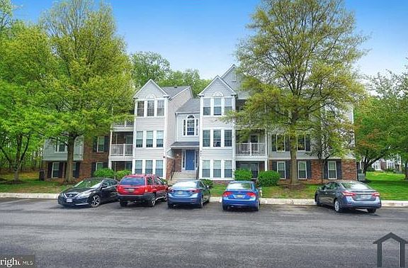 2nd image of 907 Woodbridge Ct Unit K