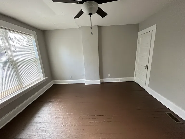 149 N Guilford Ave — Photo 15