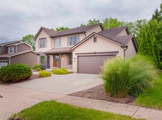 2705 Colonial Dr, Elgin, IL 60124