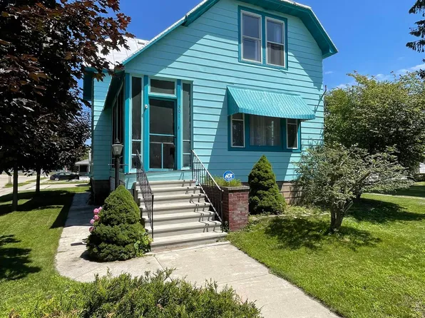 301 School St, Oconto, WI 54153