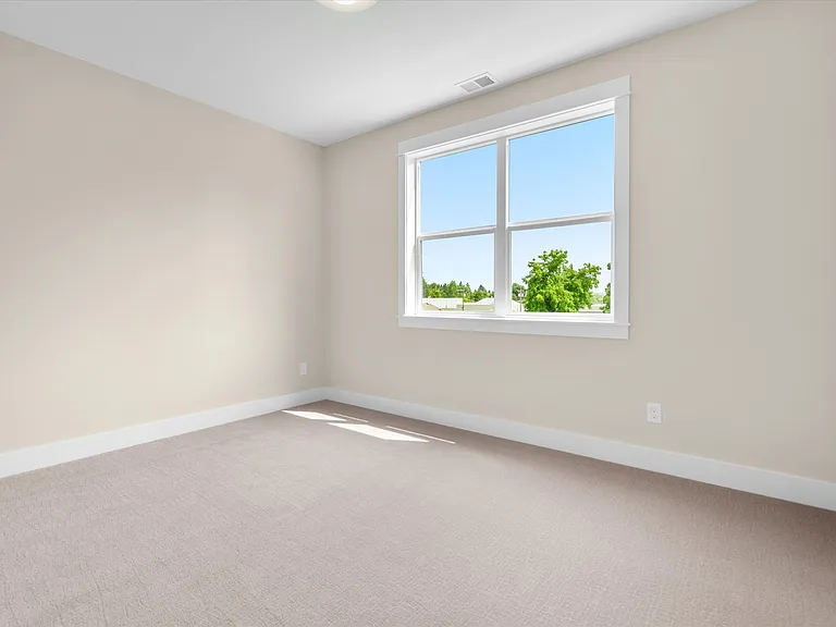 349 SE Walnut St — Photo 28