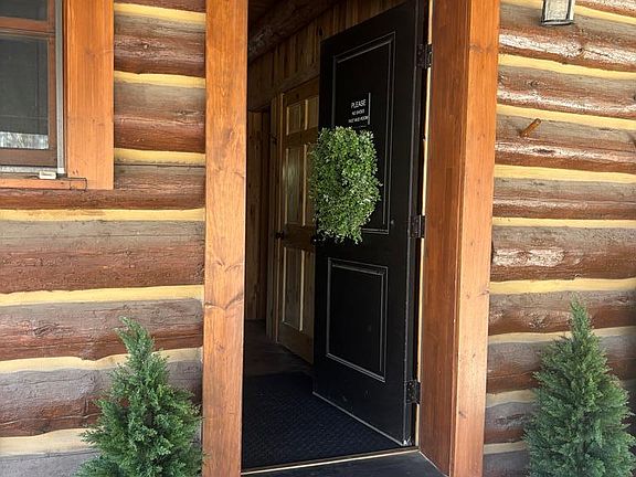 2nd image of 1547 Cherry Butte Rd