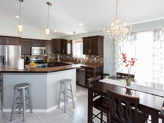 5th image of 3138 6th St E