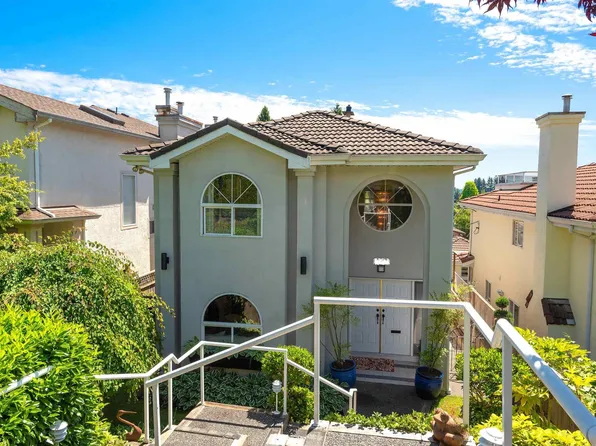 (undisclosed Address), North Vancouver, BC V7M 2C7