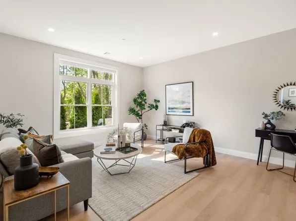 7 Cross St #104, Wilmington, MA 01887