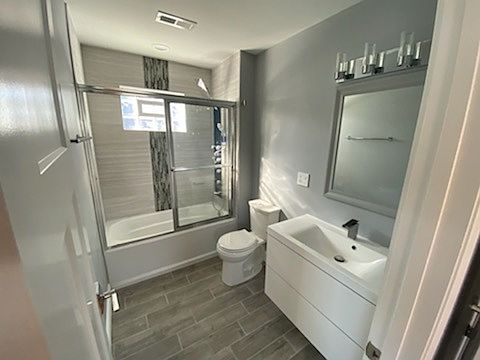 2nd image of 1025 N Lawler Ave