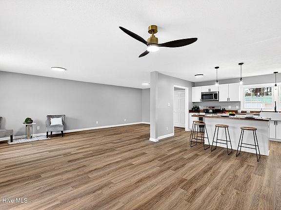 5th image of 12 Cornell Drive