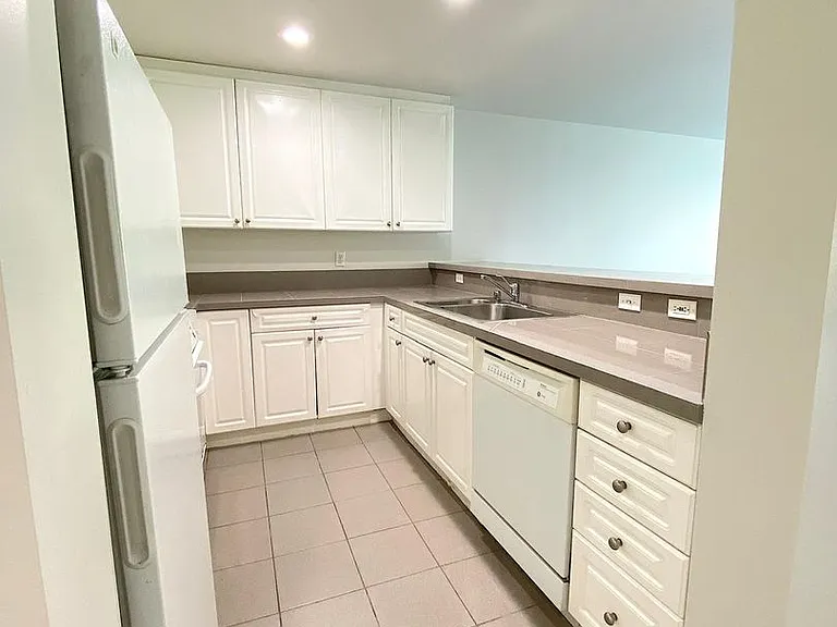 321 10th Ave S #610 — Photo 7