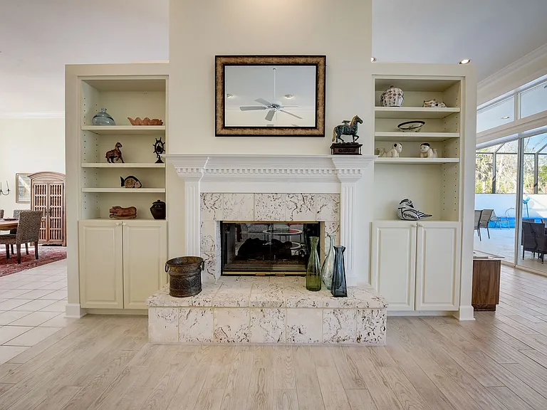 4653 Hadfield Dr — Photo 6
