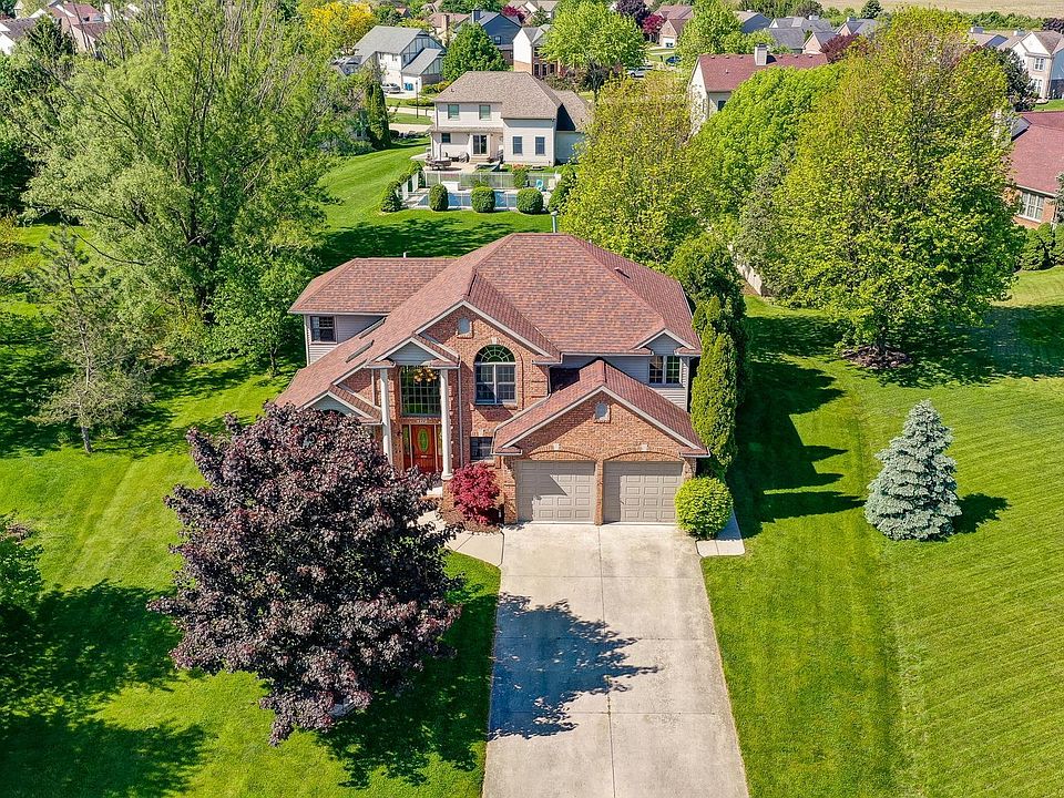 1st image of 828 Carrington Blvd