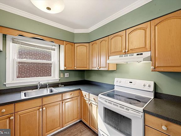 5th image of 405 Warren Ave