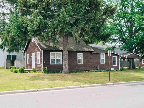 3rd image of 1302 Veterans Dr
