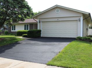 29 Kenilworth Ave, Elk Grove Village, IL 60007