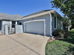 340 SW Raintree Dr, Lees Summit, MO 64082