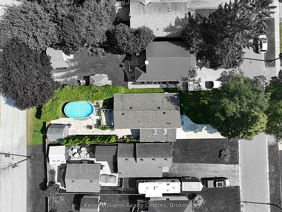 2nd image of 1568 5th Ave W