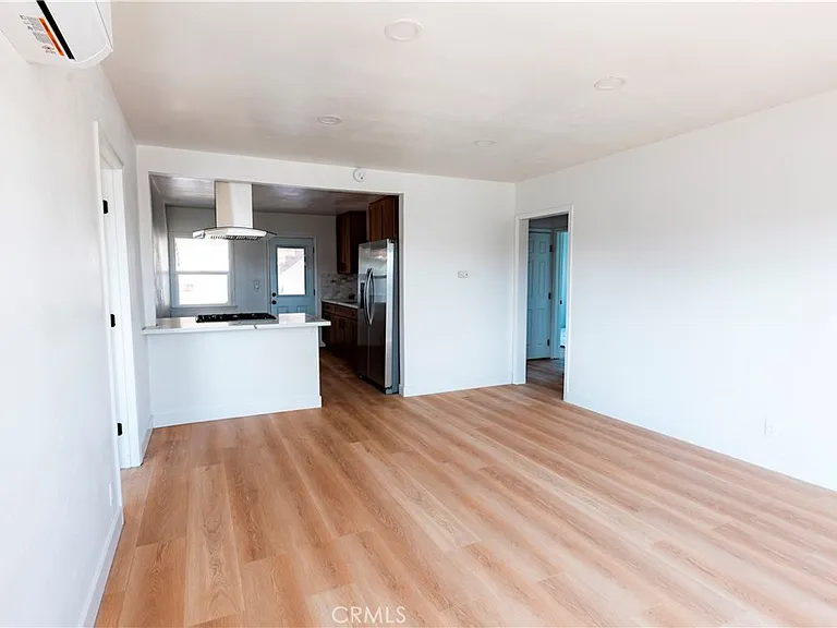 780 E Walton St — Photo 8