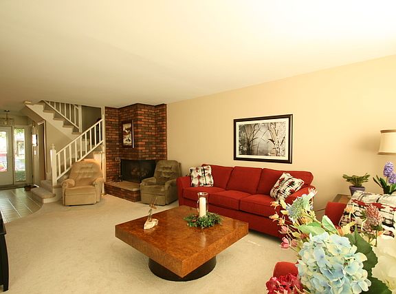 4th image of 1216 Spruce Ct