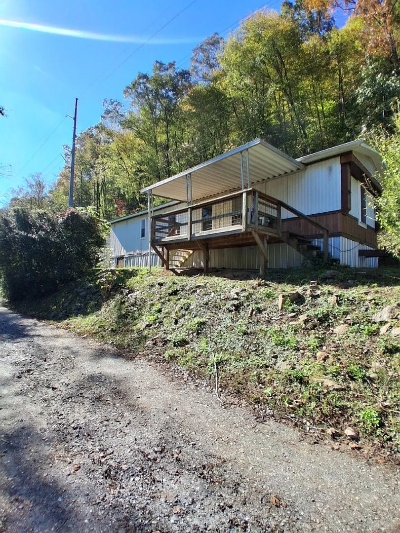 $1,500 - 2 Bedroom / 1 Bath Mobile Home Sitting on the Tuckasegee River — Photo 1