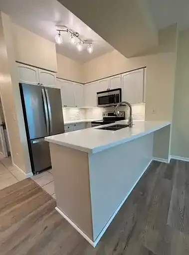 1 bed, 1.0 bath, 634 sqft, $2,550 — Photo 2